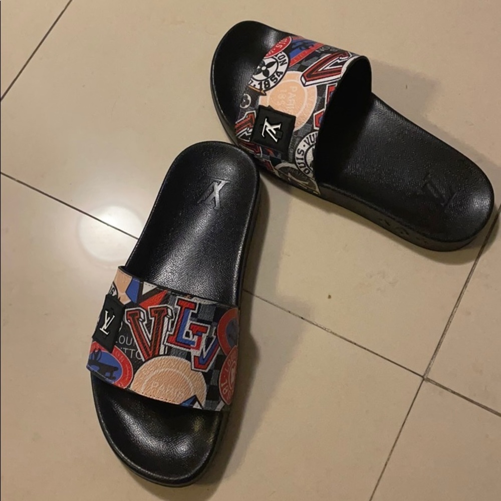 LV slides size 39 fits 8.5